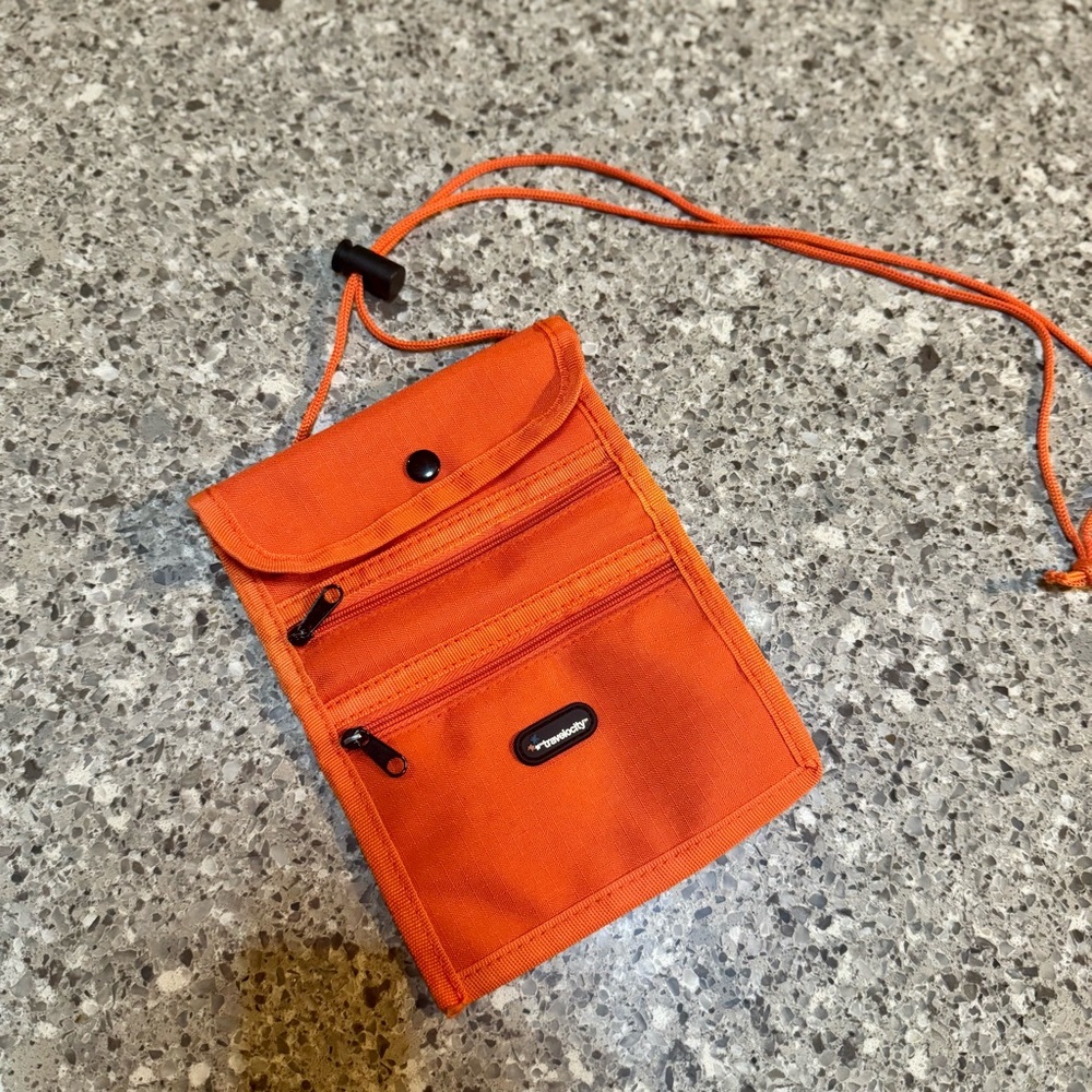 Travelocity l Travel Sling l Size:OS